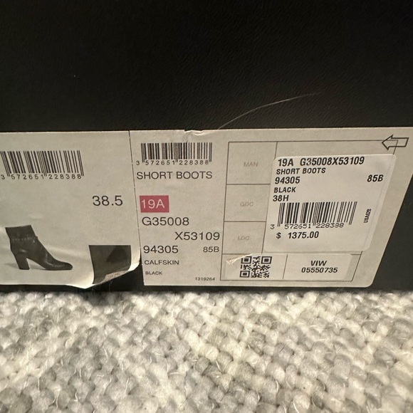 Chanel crinkle calfskin heeled booties in black - Picture 8 of 8